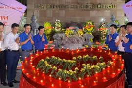 Tuổi trẻ Hà Tĩnh thắp nến tri ân Tổng Bí thư Trần Phú