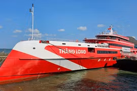 'Siêu tàu' hơn 1.000 chỗ ngồi lần đầu chở khách từ Vũng Tàu đi Côn Đảo