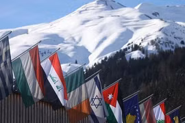 5 tỉ phú bỏ túi gần 900 tỉ USD, 5 tỉ người nghèo đi