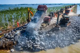 Trung Quốc nỗ lực đắp lại đê vỡ