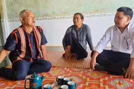 Những “đầu tàu” ở buôn làng vùng biên