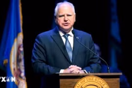 Bà Harris chọn Thống đốc bang Minnesota Tim Walz là người liên danh tranh cử