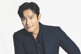 Lee Byung Hun đưa dàn sao Hàn đình đám đến Đà Nẵng du lịch