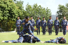 Những “bông hồng thép”