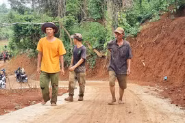 Con đường hợp lòng dân