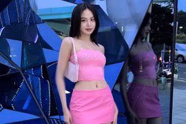 Hoa hậu Thanh Thủy chuộng mặc crop-top khoe eo thon 