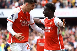 Thắng 'ba sao' Bournemouth, Arsenal củng cố ngôi đầu Ngoại hạng