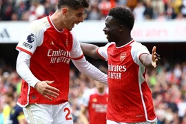 Thắng 'ba sao' Bournemouth, Arsenal củng cố ngôi đầu Ngoại hạng