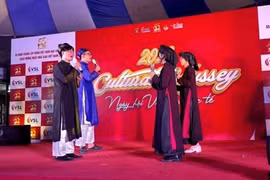 Những sinh viên Tây 'phải lòng' Tết Việt…