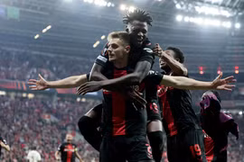 Bayer Leverkusen nối dài kỷ lục, thẳng tiến ở chung kết Europa League