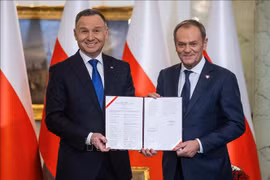 Tân Thủ tướng Ba Lan Donald Tusk tuyên thệ nhậm chức