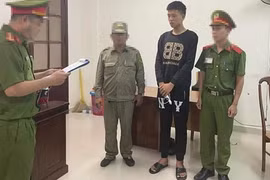 Cầm dao chém người, không cho vào Hội An vì... không thích