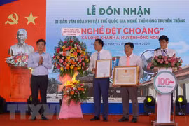 Công nhận nghề dệt choàng là Di sản Văn hóa Phi vật thể Quốc gia