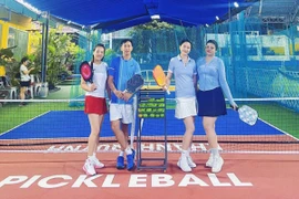 Pickleball “gây sốt” ở phố núi