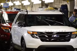 Hơn 2 triệu xe Ford Explorer bị lỗi kính chắn gió phải triệu hồi