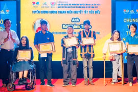 Vượt qua nghịch cảnh để giúp ích cộng đồng 