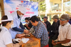 Thầy thuốc trẻ tình nguyện vì sức khỏe cộng đồng