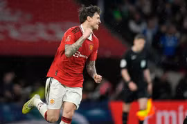 Ten Hag ca ngợi người hùng không tưởng của MU