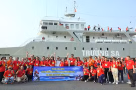 Không thể bẻ cong lịch sử, phủ mờ chân lý