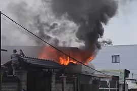 PLeiku: Cháy lớn khu vực nhà dân tại đường Nguyễn Hữu Huân