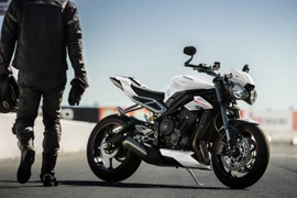 Triumph Street Triple RS: Sự kết hợp hoàn hảo giữa sức mạnh và sự linh hoạt với 445 triệu đồng