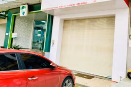  Viện Nghiên cứu ứng dụng khúc xạ mắt quốc gia-Văn phòng tại Gia Lai gỡ bảng hiệu, đóng cửa trước giờ kiểm tra 