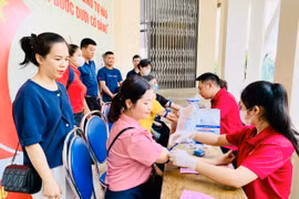 Đông đảo người dân Gia Lai đăng ký hiến máu tình nguyện ngày 7-4