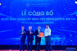 Công bố quyết định thành lập Bệnh viện Hùng Vương Gia Lai