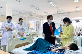 Bảo hiểm Xã hội Gia Lai thăm, tặng quà bệnh nhân khó khăn dịp Tết