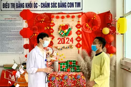 Bệnh viện nhi Gia Lai mang không khí Tết đến với bệnh nhi đang điều trị