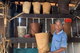 Đinh Yem: Già làng “miệng nói, tay làm”