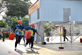  Sôi nổi Hội thi nghiệp vụ chữa cháy và cứu nạn cứu hộ "Tổ liên gia an toàn phòng cháy, chữa cháy"