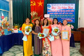 Hội phụ nữ thị trấn Kông Chro giành nhất thi cắm hoa toàn huyện