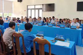 Các đại biểu dự hội nghị lần thứ Tư Ban Chấp hành CĐVC tỉnh khóa V (mở rộng)