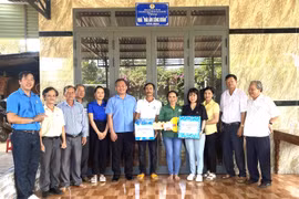 Cao su Chư Pah trao 3 căn nhà "Mái ấm Công đoàn" cho công nhân khó khăn