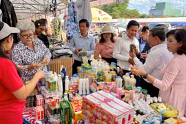 Phấn đấu tổng mức bán lẻ hàng hóa và doanh thu dịch vụ đạt 108 nghìn tỷ đồng