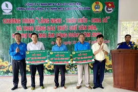 Lãnh đạo Công ty Cao su Chư Pah đối thoại với công nhân