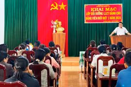 Ia Grai bồi dưỡng lý luận chính trị cho 64 đảng viên mới