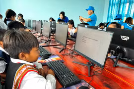 Trao “Phòng tin học cho em” tại Trường Tiểu học và THCS Phan Bội Châu