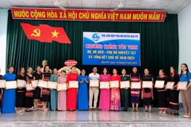 Đak Pơ tôn vinh 20 "Mẹ đỡ đầu" và 9 phụ nữ khuyết tật