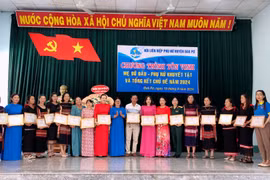 Đak Pơ tôn vinh 20 "Mẹ đỡ đầu" và 9 phụ nữ khuyết tật