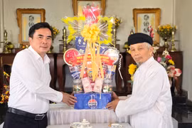 Lãnh đạo TP. Pleiku chúc mừng tôn giáo Cao đài nhân Lễ hội yến Diêu Trì cung