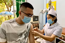  Gia Lai tiêm 20.000 liều vắc xin AstraZeneca cho người từ 18 tuổi trở lên