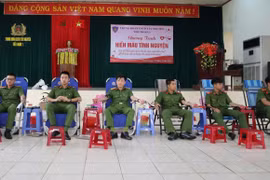Trên 100 cán bộ, chiến sĩ Tiểu đoàn Cảnh sát cơ động số 01 hiến máu tình nguyện