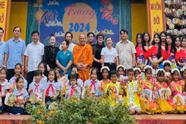 Gần 1.000 trẻ em thị trấn Ia Kha "Vui hội trăng rằm"