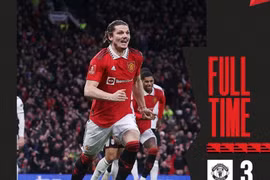 Man United thắng ngược sau khi Fulham nhận 3 thẻ đỏ
