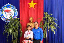 Trao Huy hiệu Tuổi trẻ dũng cảm cho học sinh Gia Lai cứu người đuối nước 