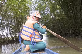 Người đàn bà giữ rừng