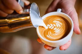 Tác động bất ngờ khi uống cà phê sữa thường xuyên mùa dịch