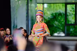 Show diễn Áo dài đặc biệt của dàn thí sinh Miss Grand International